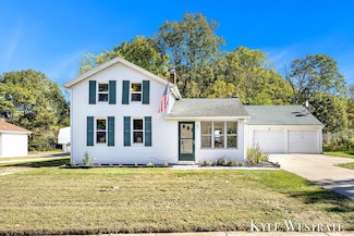 96 Center St, Saranac, MI 48881