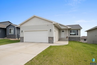 1709 E 71st St N, Sioux Falls, SD 57104