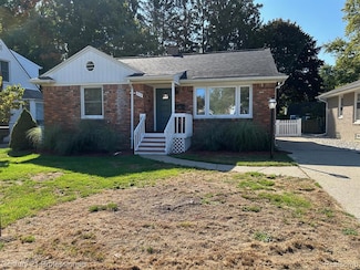312 Northwood Ave, Rochester, MI 48307