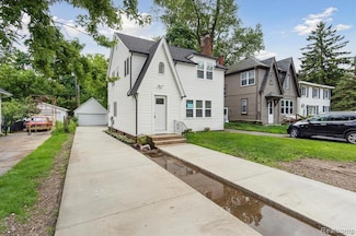 2363 Hester Ct, Keego Harbor, MI 48320