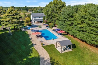 525 S Harbor Rd, Southold, NY 11971