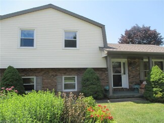 697 Sanderson Ave, Campbell, OH 44405