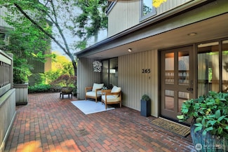 265 98th Ave NE, Bellevue, WA 98004