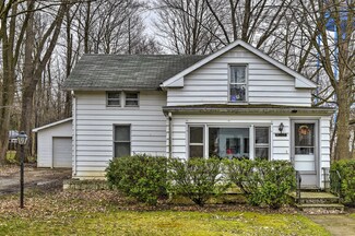 69047 Maple St, Edwardsburg, MI 49112