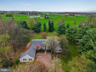 1570 Walker Rd, Chambersburg, PA 17202