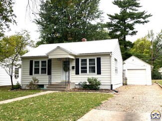 809 SW Parkview St, Topeka, KS 66606