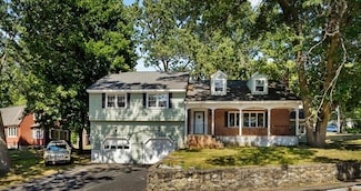 72 Outlook Rd, Wakefield, MA 01880