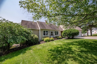 3 Pondview Dr, Lewiston, ME 04240