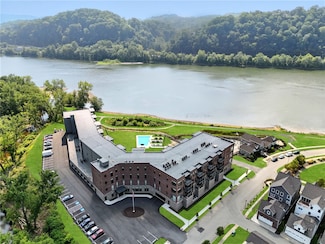 1 1st St Unit 103, Oakmont, PA 15139