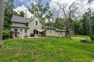 73541 39th St, Paw Paw, MI 49079