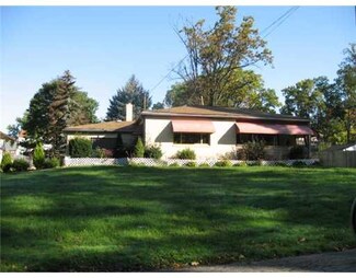 1904 Shady Dr, Farrell, PA 16121