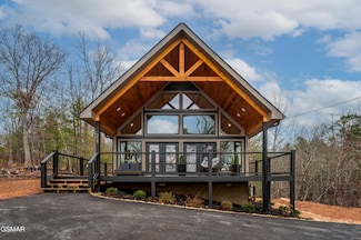 2937 Bear Mountain Ln, Sevierville, TN 37876