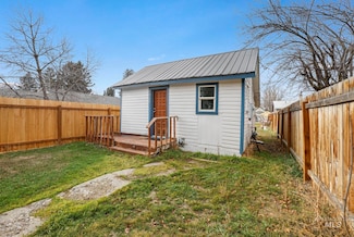 729 California St, Gooding, ID 83330