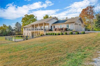 1083 E 1200 Rd, Lawrence, KS 66047