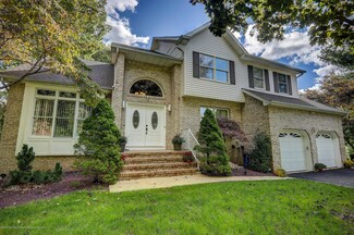 22 Jeanine Ct, Manalapan, NJ 07726