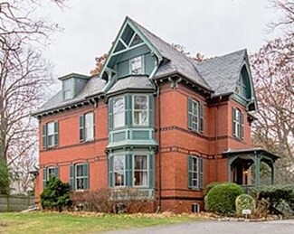 9 Meadowcroft Rd, Winchester, MA 01890