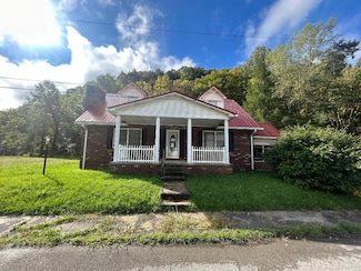 904 Pine St, Cumberland, KY 40823