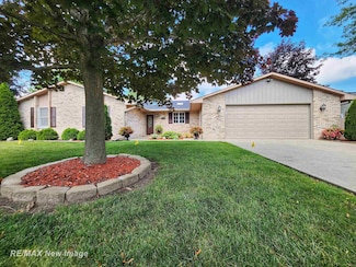 4740 Foxcroft Dr, Bay City, MI 48706