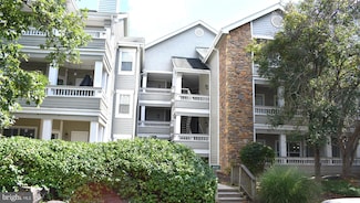 4413 Fair Stone Dr Unit 306, Fairfax, VA 22033
