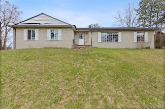2975 Hadden Rd, Rochester, MI 48306