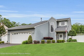 51 Heritage Dr, Howell, NJ 07731