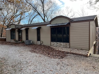 28 Four Winds Ct, Lake Ozark, MO 65049