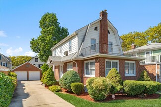 2914 162nd St, Flushing, NY 11358