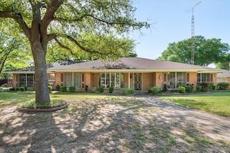 901 Royal Ln, Corsicana, TX 75110