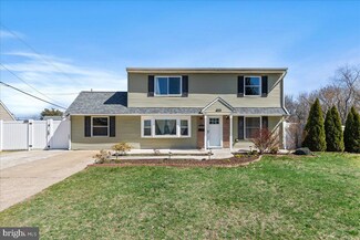 2 Plumtree Rd, Levittown, PA 19056