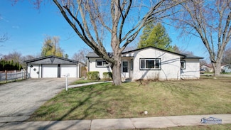 36546 N Streamwood Dr, Gurnee, IL 60031