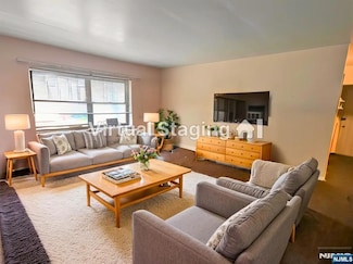 401 Park Place Unit 2G, Fort Lee, NJ 07024