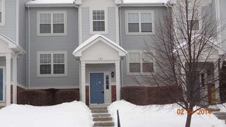 104 Holiday Ln Unit 104, Hainesville, IL 60073