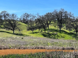 355 Pine Ridge Rd, Lakeport, CA 95453