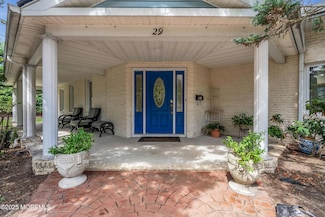 29 Woodrow St, Oakhurst, NJ 07755