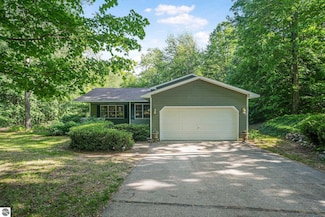 8375 Bent Pine Dr, Lake Ann, MI 49650