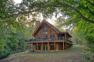 32 Shoreline Dr, Warsaw, VA 22572