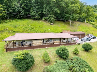 386 Hubball Rd, Branchland, WV 25506