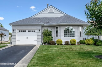 11 Sandhurst Ct, Toms River, NJ 08757