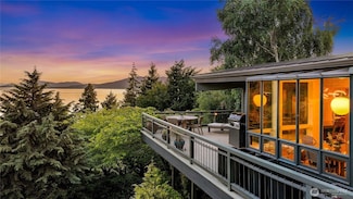 733 Fieldston Rd, Bellingham, WA 98225