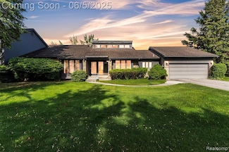 5520 Ridgewood Unit 11, West Bloomfield, MI 48322