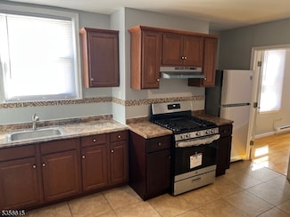 71 Garden St, Newark, NJ 07105