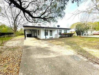 31 Randolph Dr, Pensacola, FL 32506