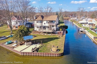 2995 Venice, Highland, MI 48356