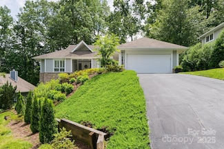 112 Broadmoor Dr, Flat Rock, NC 28731