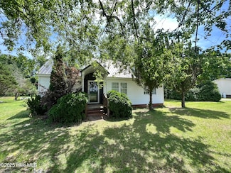 1412 Lyon Landing Rd, Elizabethtown, NC 28337