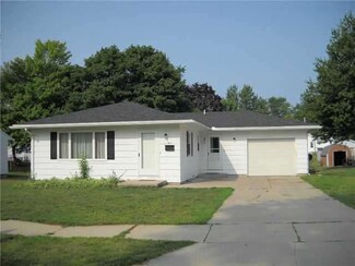 817 3rd St, Wauseon, OH 43567