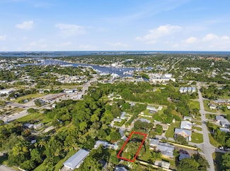 5028 SE Driftwood Ave, Stuart, FL 34997