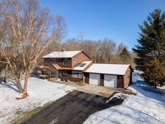 8118 Burr Oak Trail, Cross Plains, WI 53528