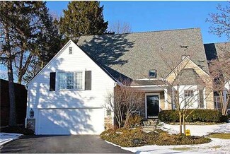 30171 Waterford Dr, Perrysburg, OH 43551