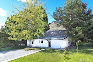 230 W Gibson Ave, Chelan, WA 98816